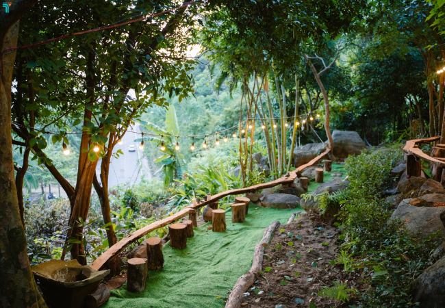 Một góc ngồi chill chill vừa thưởng thức cà phê vừa ngắm cảnh biển tại Đồng Đình Đà Nẵng