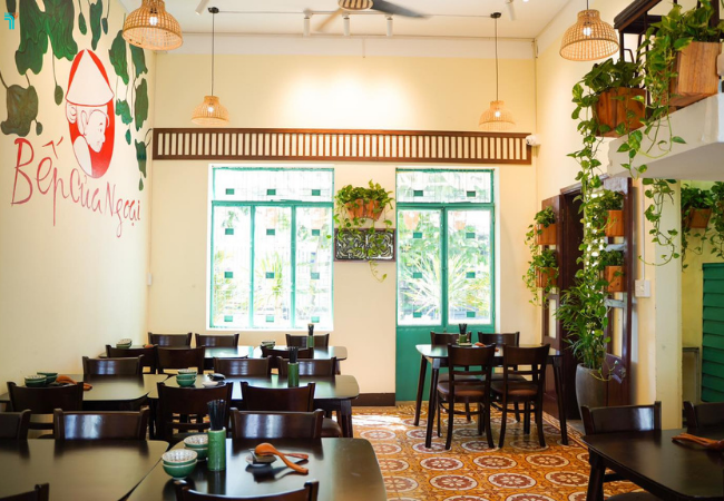 Không gian Bếp của Ngoại được trang trí theo phong cách xưa cũ