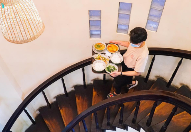 Sự nhiệt tình, chuyên nghiệp của nhân viên tại Bếp