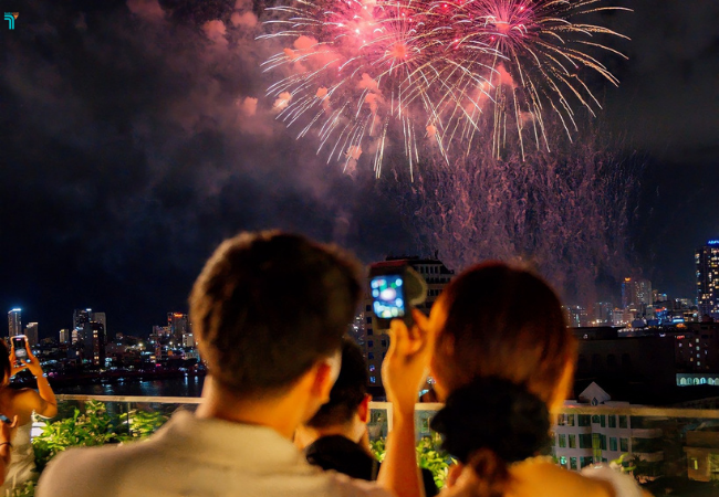 Không gian thích hợp cầu hôn, xem pháo hoa hay tiệc với bạn bè tại Nhà hàng Bistecca