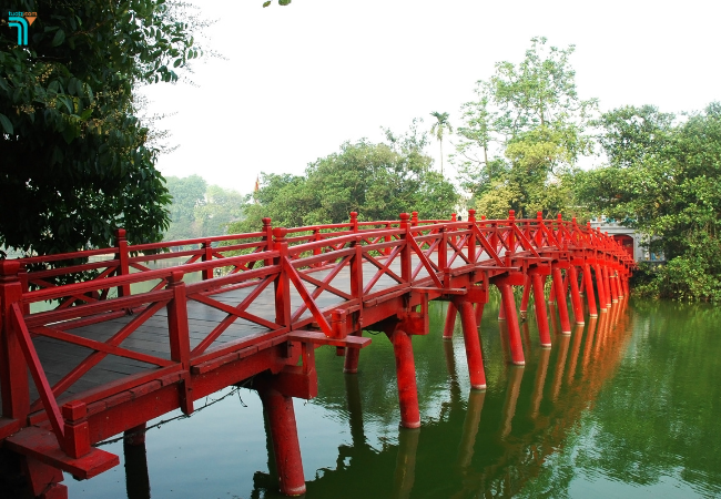 Cầu Thê Húc Hà Nội mang đậm dấu ấn kiến trúc Á Đông cổ truyền