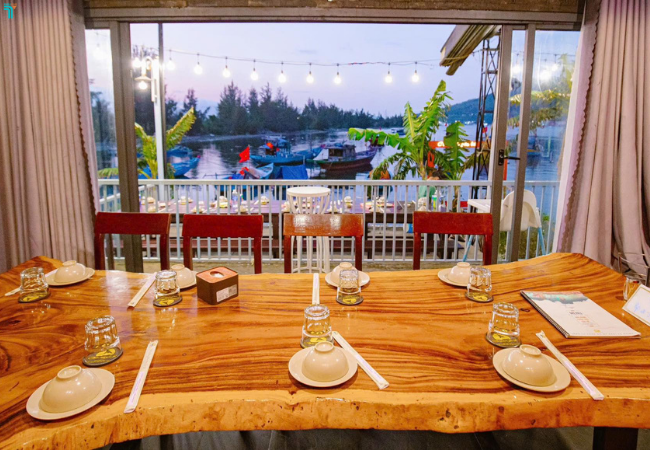 Không gian tại nhà hàng Chân Trời Góc Bể Đà Nẵng luôn hướng ra view sông