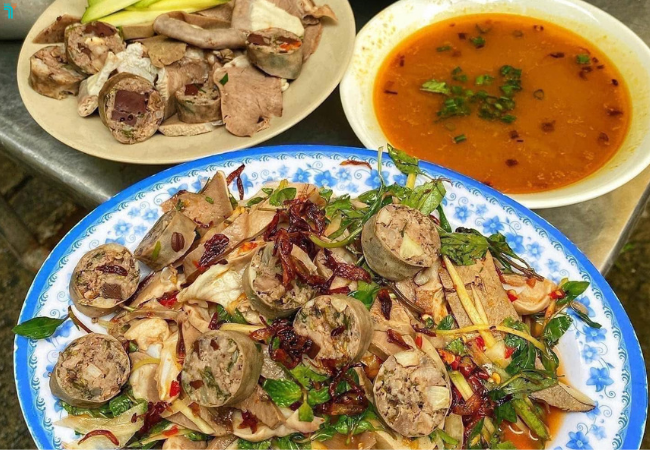Đến cháo lòng chị Bé phải gọi ngay 1 đĩa lòng trộn và tô cháo trắng