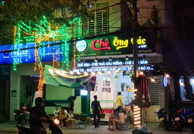Quán chè giản dị nhưng luôn đông khách ghé