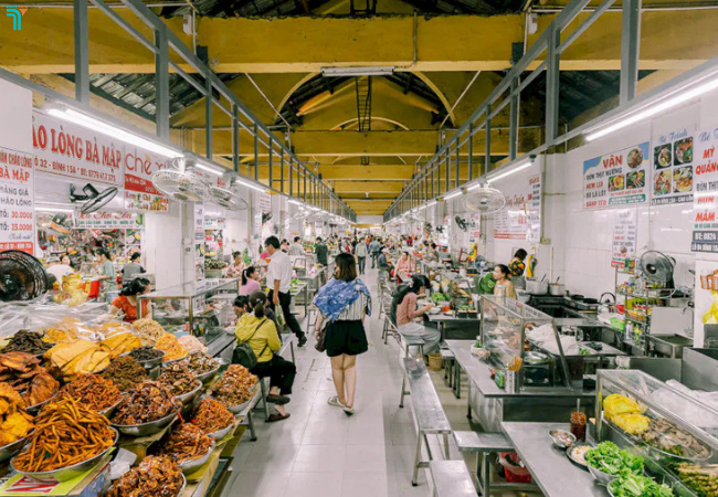 Bên trong chợ đa dạng các món đặc sản 
