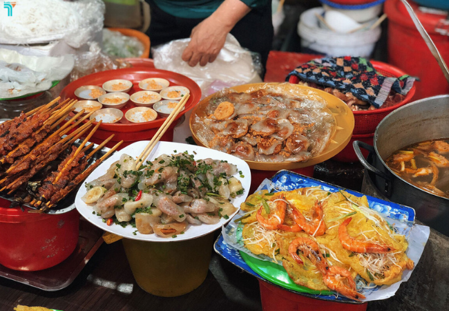 Một trong những món ăn không thể bỏ qua khi ghé Huế