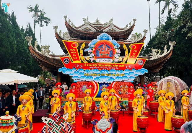 Lễ hội chùa Hương luôn thu hút rất nhiều du khách ghé thăm hàng năm