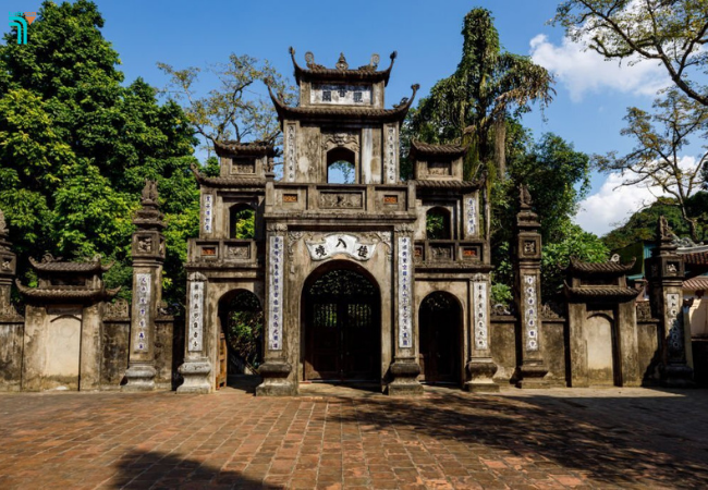 Cổng chùa Thiên Trù dẫn lối Chùa Hương 