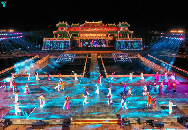 Festival Huế luôn thu hút đông đảo khách du lịch
