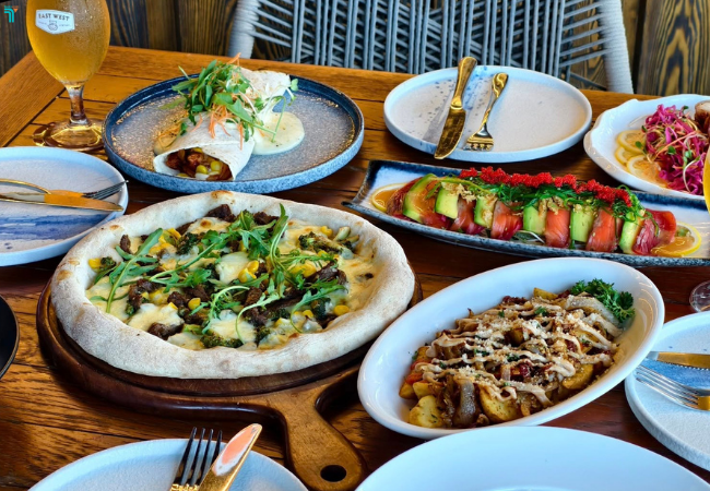 Không gì chill hơn một ly bia mát lạnh bên bờ biển và những món ăn Á Âu bắt mắt