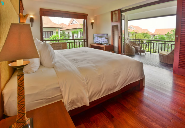 Mỗi phòng đều sở hữu ban công riêng hoặc sân hiên rộng rãi, mang đến không gian riêng tư tuyệt đối