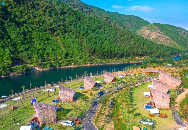 Làng Lá Đà Nẵng được thiên nhiên hùng vĩ ôm trọn