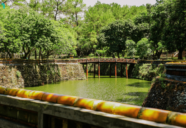 Khung cảnh nên thơ của Lăng Tự Đức 