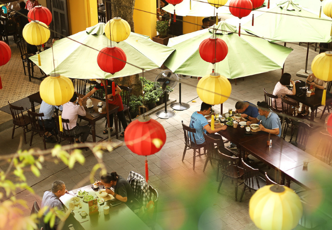 Những bữa cơm sum vầy, tiếng nói cười rộn rã, cái cách mọi người nhẩn nha nhâm nhi món ngon