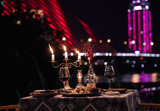 Không gian lãng mạn tại MeliOh Bistro bên cạnh bờ sông Hàn