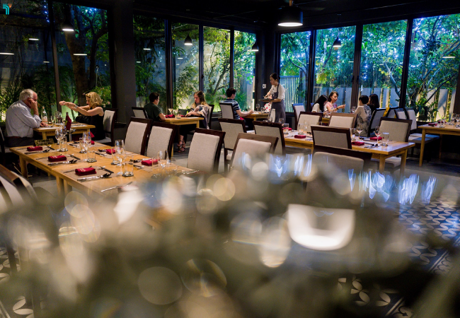 Tại Nén Restaurant sự phục vụ tận tâm luôn được ưu tiên hàng đầu