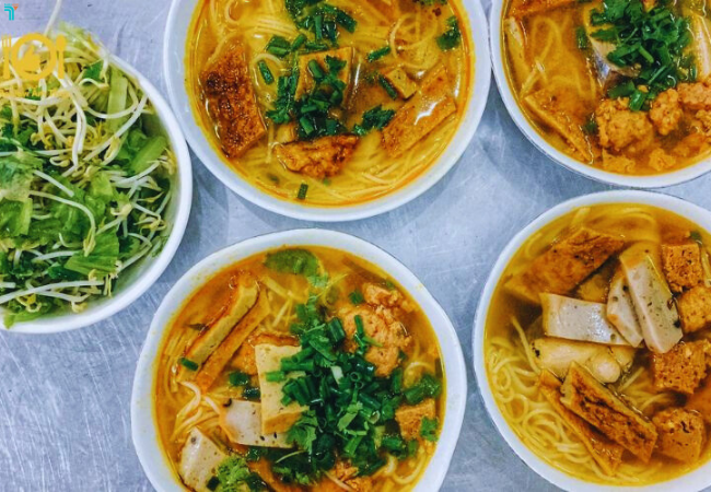 Đến đây, thực khách có thể lựa chọn các loại chả cá tùy thích 