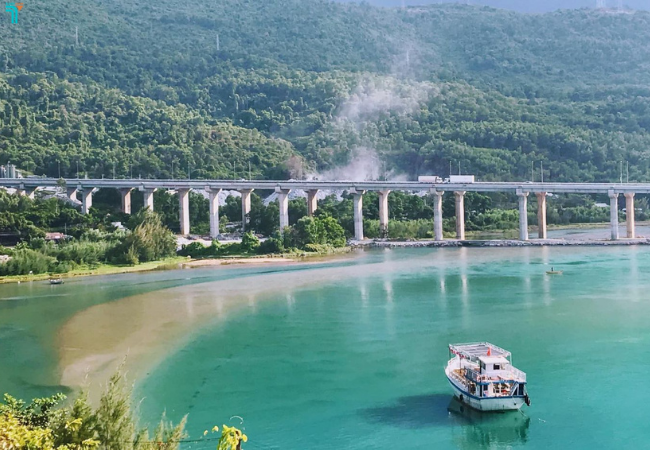 Thời điểm đẹp nhất để du lịch biển Lăng Cô là từ tháng 4 đến tháng 8 – nắng đẹp, biển trong xanh.