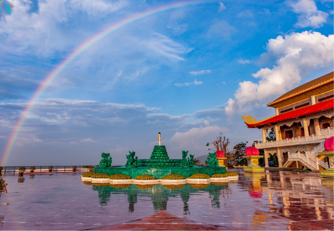 Kiến trúc Chùa Ba Vàng được thiết kế hài hòa, liên hoàn tạo thuận lợi cho các Phật tử đến chùa lễ Phật