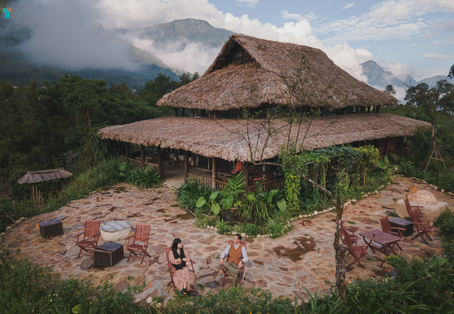 Căn nhà sàn ấm áp của Rùa's House Mountain Hamlet.