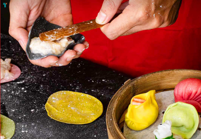 Tại San Fu Lou còn có thể trải nghiệm làm há cảo theo hướng dẫn