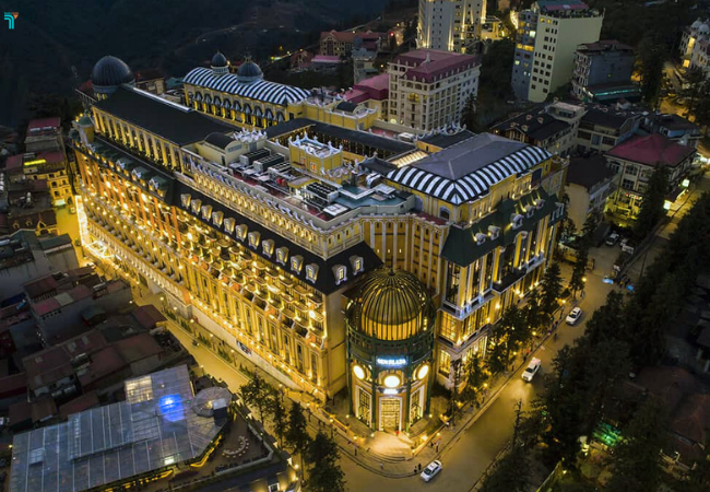 Tòa nhà Sun Plaza lung linh như một cung điện