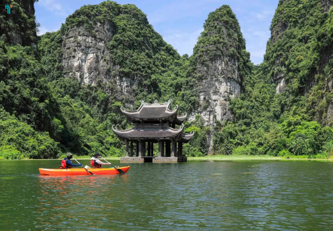 Trải nghiệm chèo thuyền Kayak tại Tràng An 