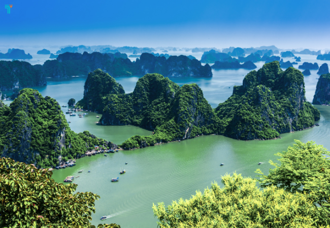 Vịnh Hạ Long được UNESCO hai lần công nhận là Di sản Thiên nhiên Thế giới