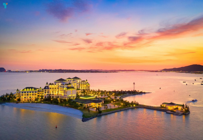 Vinpearl Hạ Long có vị trí đắc địa nằm biệt lập trên đảo Rều với phòng nghỉ có view hướng biển