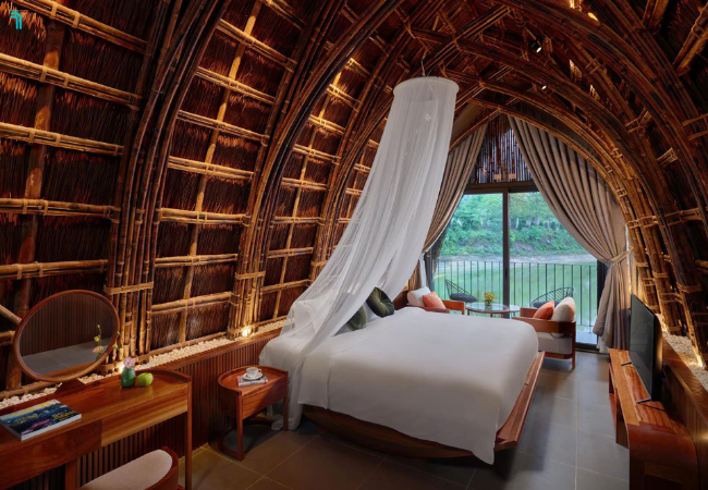 Bungalow mái chữ V được lột xác từ những “bản nhạc tre” tuyệt vời tấu lên giữa rừng bạt ngàn.