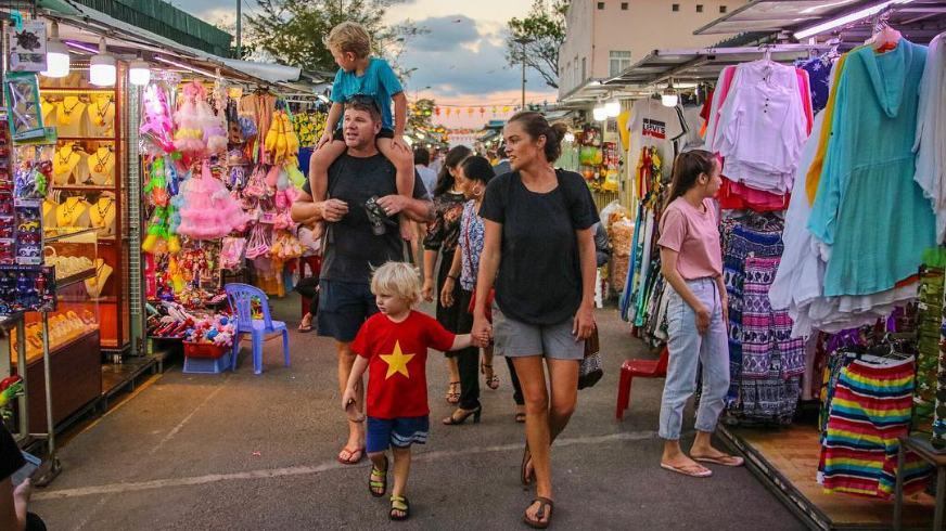 Chợ đêm Nha Trang: Thiên đường ẩm thực và mua sắm