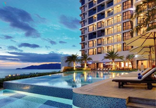 Tận hưởng không gian mát mẻ hồ bơi tại tầng 6 Melia Vinpearl Nha Trang