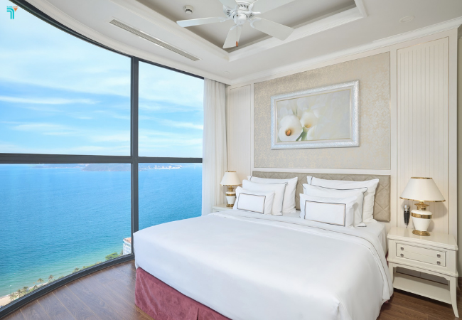 View phòng ngủ từ Melia Vinpearl Nha Trang nhìn ra biển tuyệt đẹp 